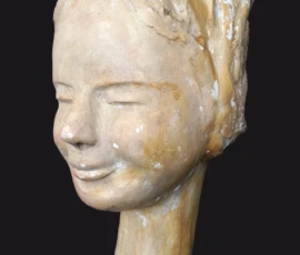 Calco in gesso Calco in gesso di Lalla Vanzella, volto femminile con occhi chiusi e un delicato sorriso. Altezza della scultura 30 centimetri.
