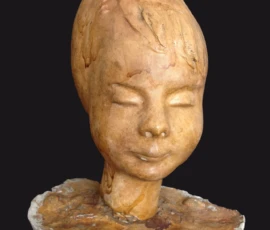 Calco in gesso Calco in gesso di Lalla Vanzella, volto femminile con lunghi capelli, occhi chiusi ed un accenno di sorriso. Altezza della scultura 31 centimetri.