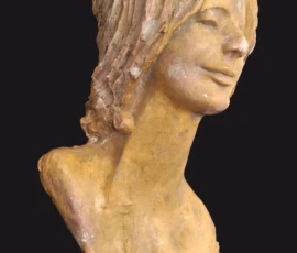 Calco in gesso Calco in gesso di Lalla Vanzella, volto femminile con lunghi capelli che le coprono le spalle. Altezza della scultura 58 centimetri.